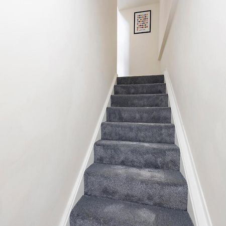 2 Bedroom Apartment On Peebles High Street Exteriér fotografie