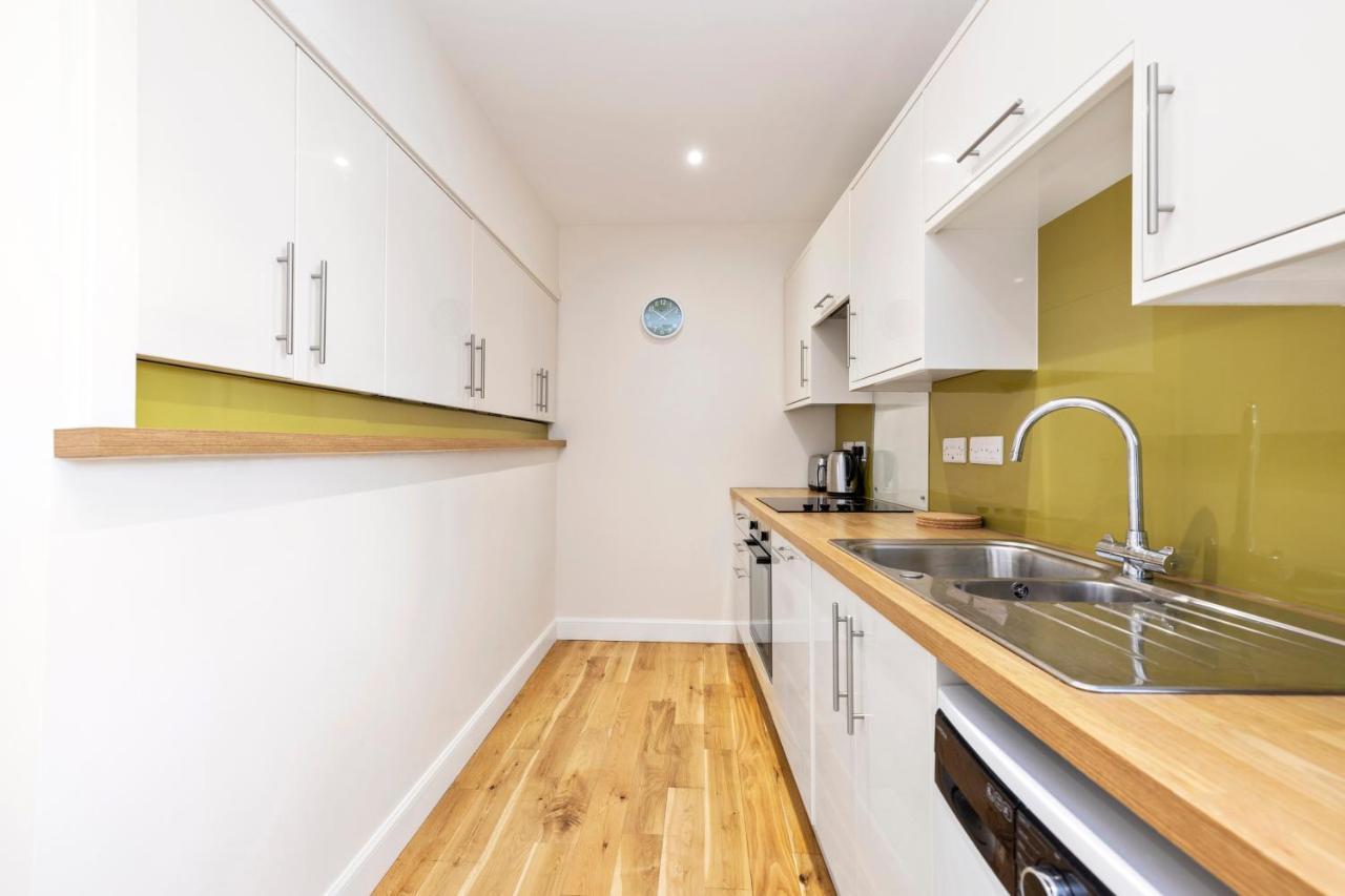 2 Bedroom Apartment On Peebles High Street Exteriér fotografie